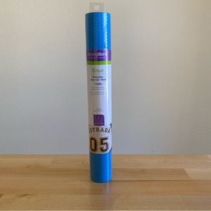 NWT Cricut Everyday Iron-On Mesh Maille Strong Bond, Ocean, 12”x24”